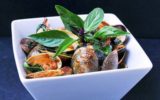 Ngao xào sa tế cay cay