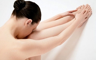 Những bất cẩn của Eva khiến vùng "tam giác" có mùi tanh 
