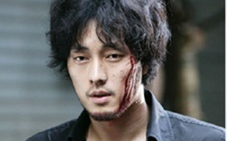 "Mỹ nam" So Ji Sub khoe body trong phim mới