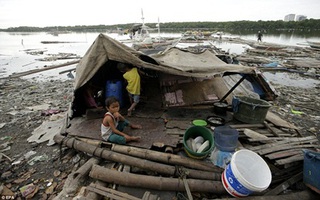 Khung cảnh hoang tàn ở những nơi siêu bão Hagupit quét qua