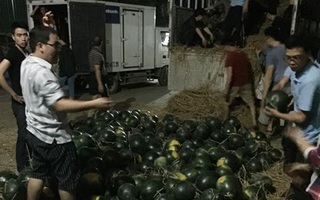 Sốc vì bị chửi "dán mác" tình nguyện lừa bán dưa Quảng Nam