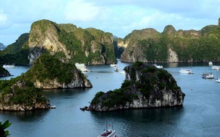 Vẻ đẹp mộc mạc trên vịnh Hạ Long vào hè