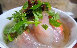Hà Nội: Thưởng thức bánh bột lọc gia truyền cực ngon phố Hồng Mai
