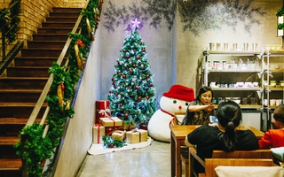 3 quán cà phê siêu đẹp ở Sài Gòn mà Noel này nhất định bạn phải ghé!