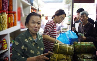 Những địa chỉ mua giò, chả, bánh chưng ngon cho Tết Bính Thân ở 2 miền
