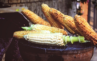Hà Nội - những ngày phố xá thơm mùi ngô khoai