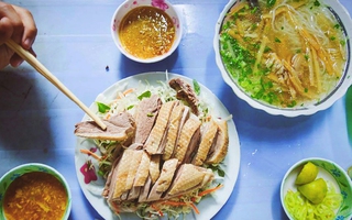 Quán bún vịt mỗi ngày chỉ bán đúng 1 giờ, đến chậm dăm phút là "xin đợi ngày mai"