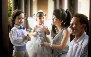 Cặp song sinh tiểu thư, công tử nhà giàu đúng “chất” của Hồng Nhung