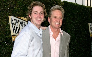 Quý tử nhà diễn viên gạo cội Michael Douglas mãn hạn tù