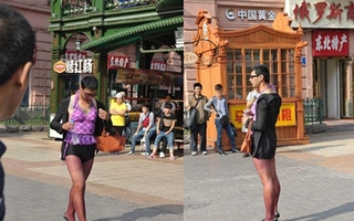 Sốc: Anh chàng mặc... bikini tím