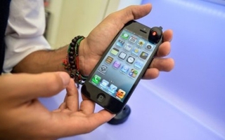 Thưởng iPhone 5 cho người đàn ông có "của quý" nhỏ nhất 