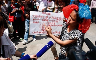 Những người xấu xí ra đường tìm bạn đời với tiêu chuẩn "điên rồ"