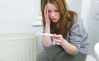 Mỹ: Phụ nữ đua nhau bán que thử thai có kết quả dương tính