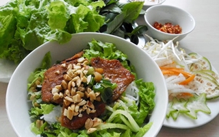 5 món bún khô hấp dẫn người Sài Gòn