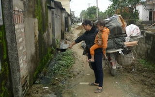 Cô giáo và phụ huynh đánh lộn ngay trên bục giảng