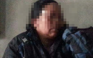 "Bác ấy khóa chân, giữ tay, bịt miệng, đè cháu..."