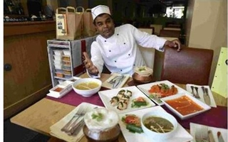 Fan bóng đá chơi sang gọi đồ ăn mang từ Anh sang Brazil