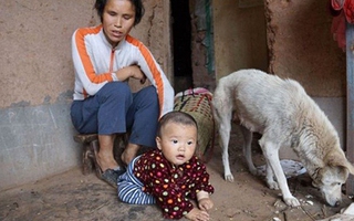 Tâm sự của người phụ nữ bán con để... mưu sinh