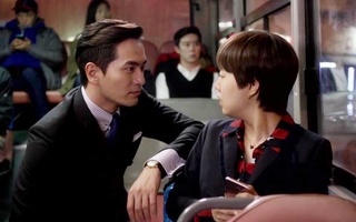 Màn "tỏ tình xe buýt" cực sến sẩm của cặp đôi Lee Jin Wook - Moon Chae Won