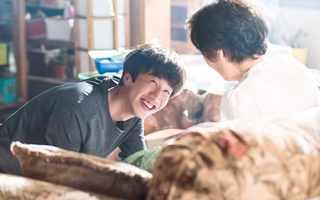 "Chàng Hươu" Lee Kwang Soo và "mẹ" lấy nước mắt khán giả