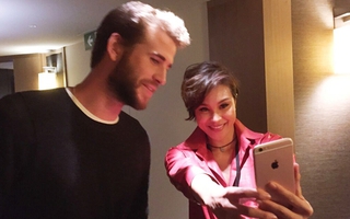 Phương Mai thích thú gặp Liam Hemsworth ở Úc