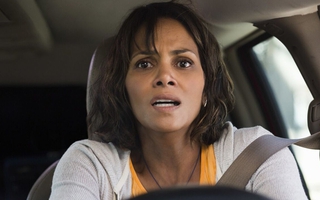 Các bà mẹ, hãy học tập Halle Berry!