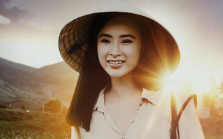 Angela Phương Trinh gây bất ngờ với hình ảnh cô giáo vùng cao đội nón lá