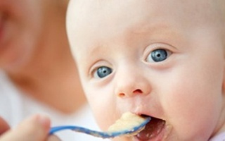 Trẻ 16 tháng tuổi sặc cháo chết tại trường mầm non