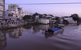 Bà cụ 63 tuổi sống sót sau 6 ngày trôi dạt trên sông