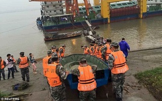 Lốc xoáy khiến chìm tàu chở 450 hành khách ở Trung Quốc
