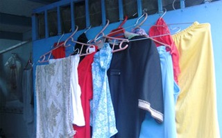 Nguy hiểm khi phơi quần áo trong nhà
