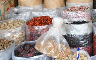 Hàng loạt món ăn vặt dính chất độc gây teo não