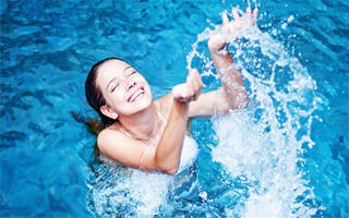 Những bài tập dục dưới nước cực kì tuyệt vời cho chị em