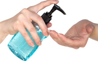 Bong da, khô da vì dùng nước rửa tay khô