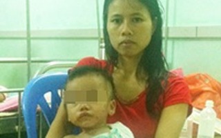 Bé trai 2 tuổi bị thủng đại tràng được cứu sống
