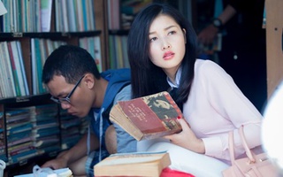 Hoa hậu Dân tộc Triệu Thị Hà đi mua sách tại tiệm sách cũ 30 năm