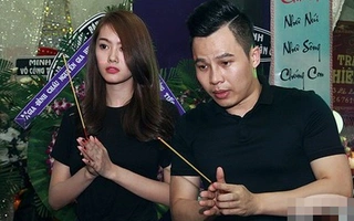 Trời chiều tối càng đông nghệ sĩ đến viếng Duy Nhân 