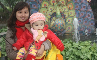 Mẹ công sở vật vã chăm con từ xa