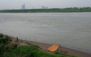 Tắm sông Hồng một phụ nữ mất tích