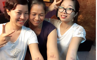 Gặp gỡ ba mẹ con xăm "đồng phục" “cute nhất vịnh Bắc Bộ”