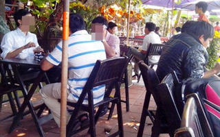 Kiểm tra công chức la cà tại quán cà phê