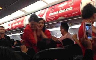 Khách xé rách áo nhân viên hàng không ở sân bay Nội Bài