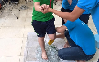 HS kể về giây phút bước chân trần trên mảnh thủy tinh