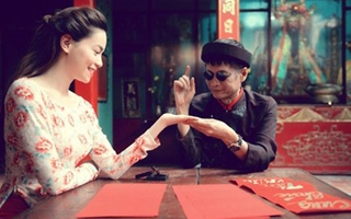 Dở khóc dở cười chị em xem bói đầu năm