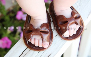 Mẹ khéo tay may sandal xinh yêu cho bé 