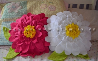 Gối hoa rực rỡ trang trí nhà mình 