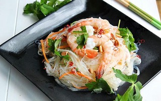 Chua cay món miến trộn kiểu Thái