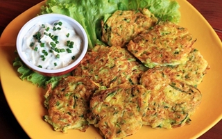 Bánh bí chiên vàng giòn ngon hấp dẫn