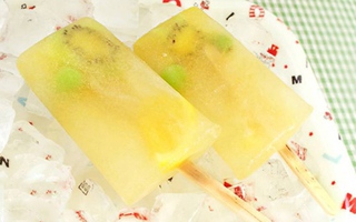 3 bước đơn giản làm kem cam kiwi mát lạnh