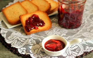 Tự làm mứt dâu thơm lừng hấp dẫn